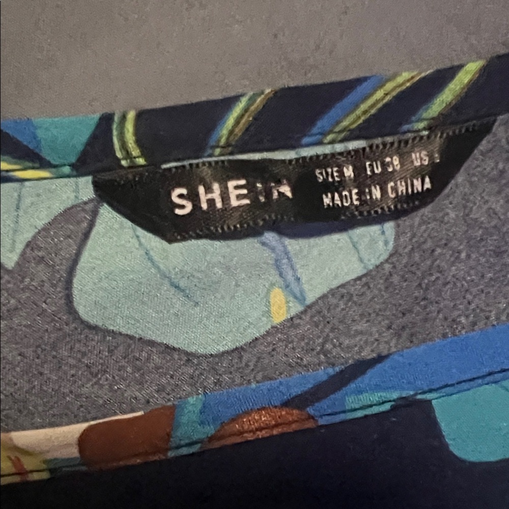 SHEIN Blue Floral top - Picture 2 of 3